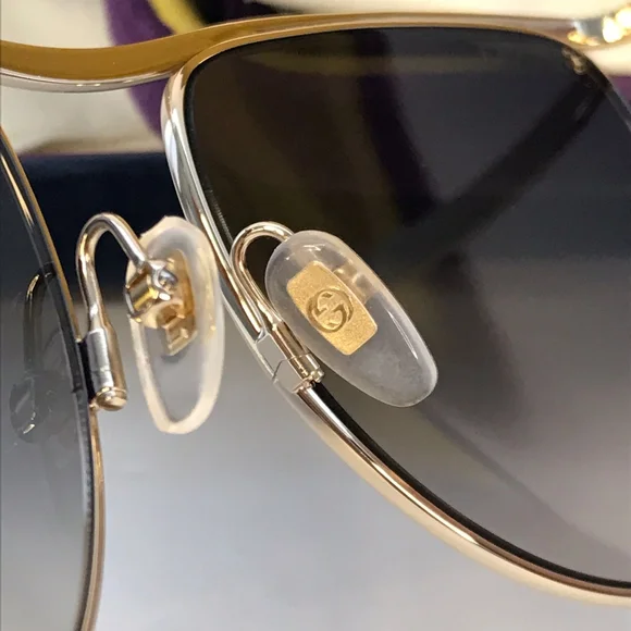 New- ? Original GucciGucci Black/Gold Gradient GG0820S  display picture 1